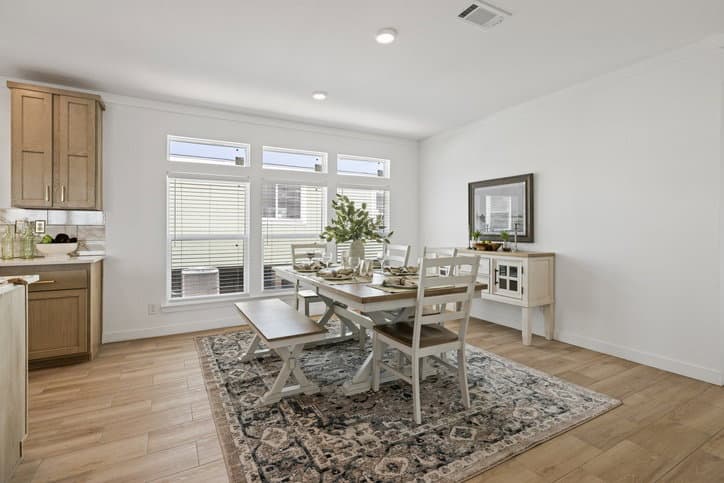 Luxe haven 32724a interior home features