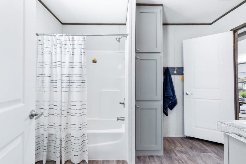 Big papa bathroom home features