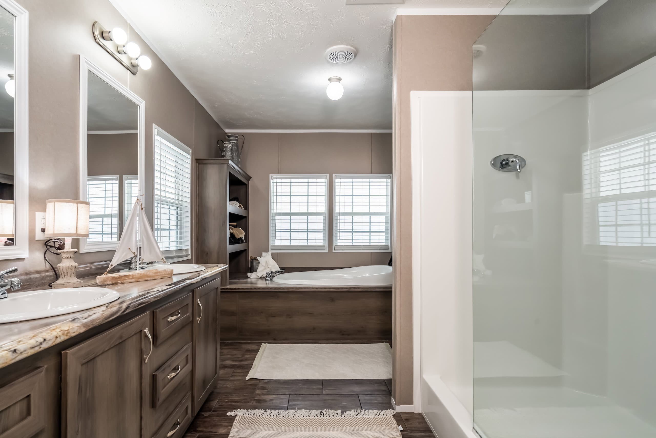 Md-44-32 bathroom home features