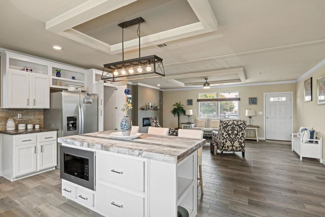 El rancho kitchen home features