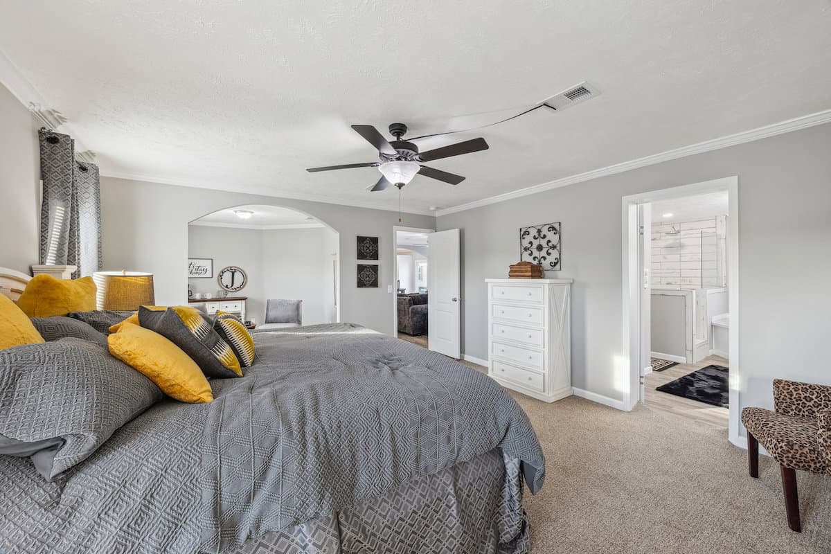 Md-43-32 bedroom home features