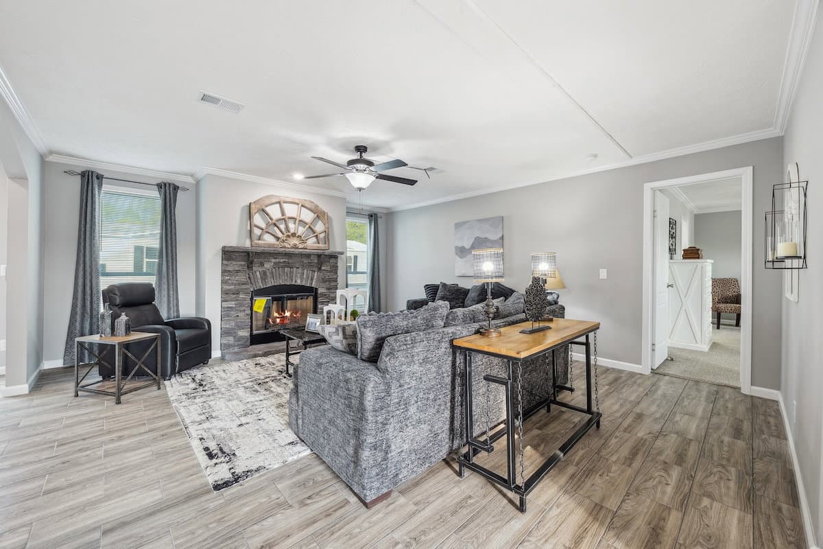 Md-43-32 interior home features