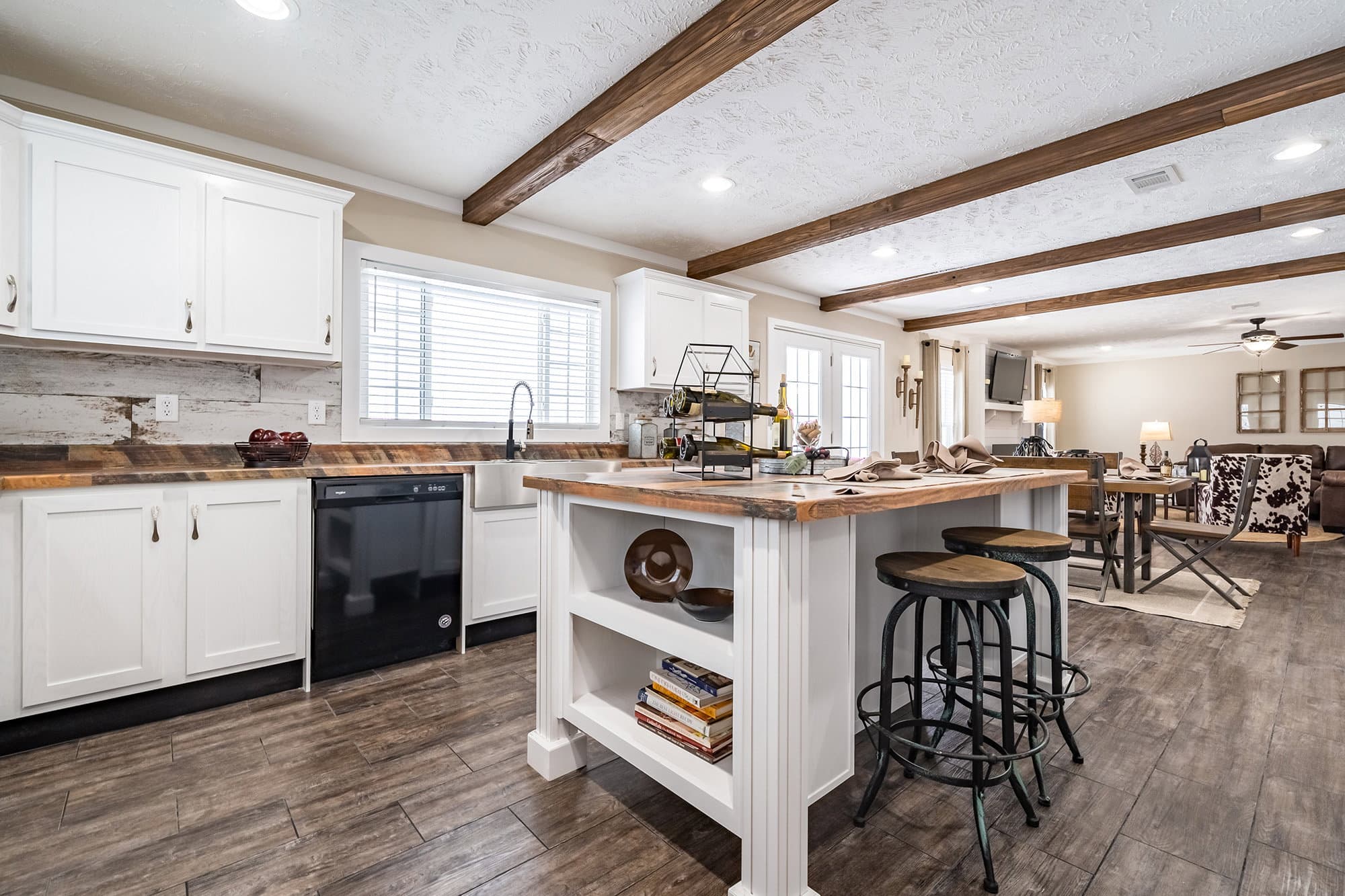 Md-42-32 kitchen home features