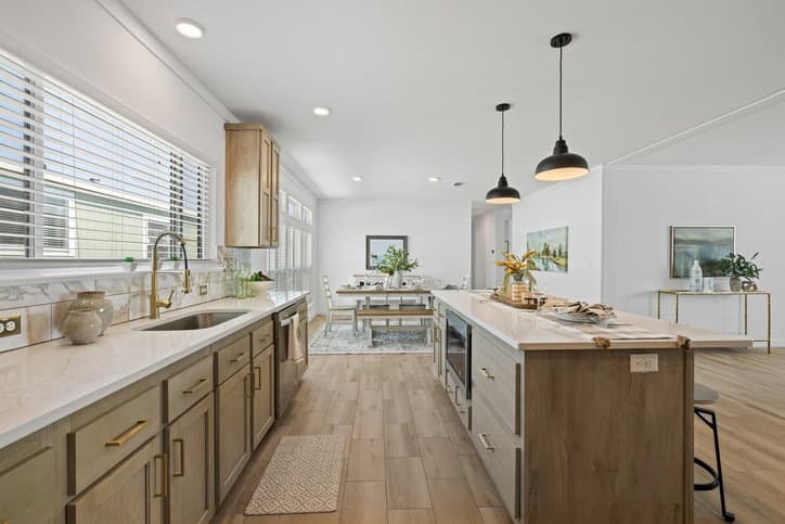 Luxe haven 32724a kitchen home features