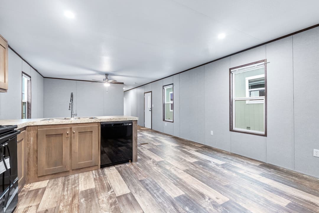 Atlantis 16x76 interior home features