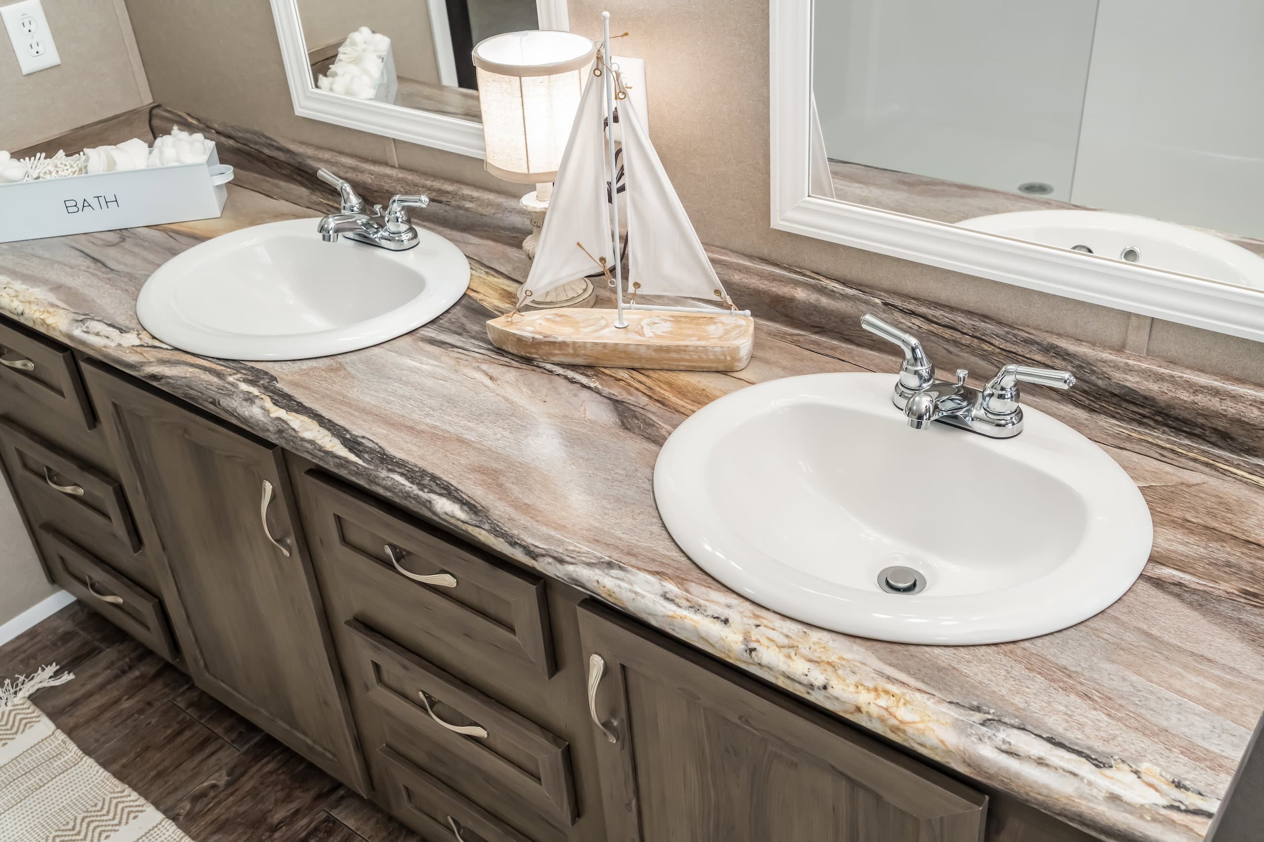 Md-44-32 bathroom home features