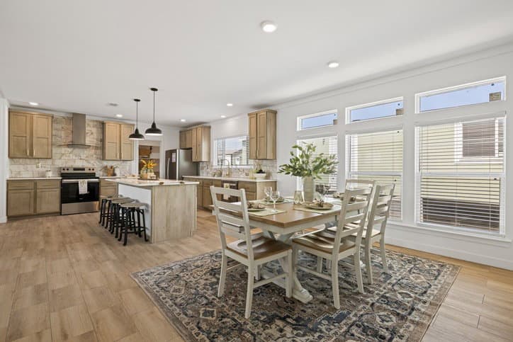 Luxe haven 32724a interior home features