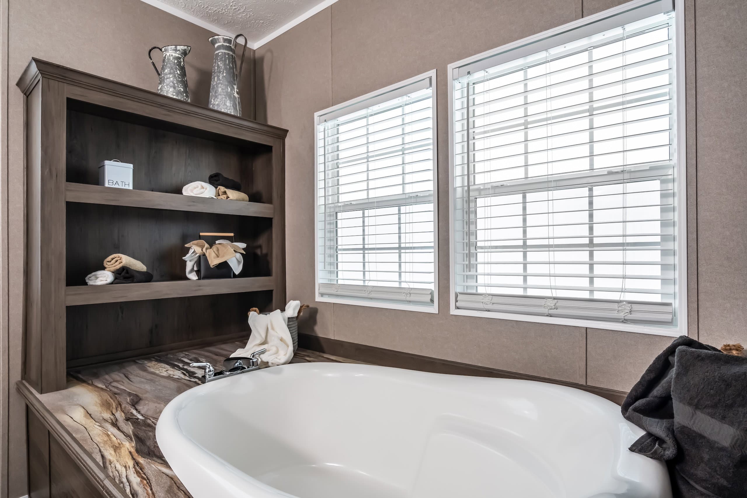 Md-44-32 bathroom home features