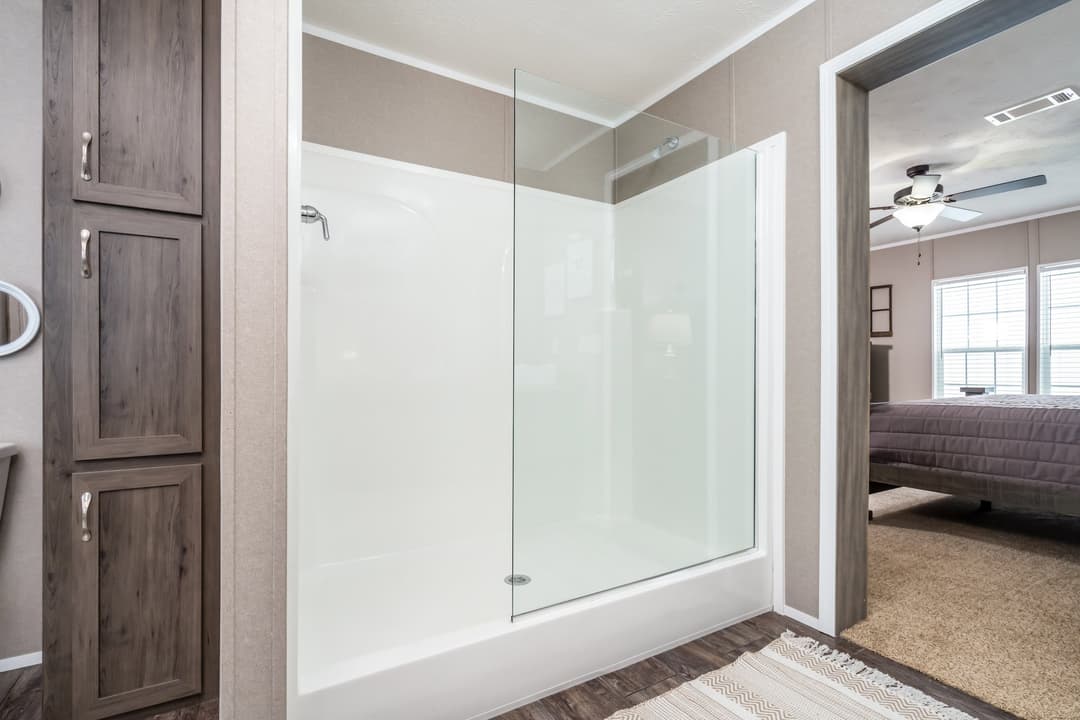 Md-44-32 bathroom home features