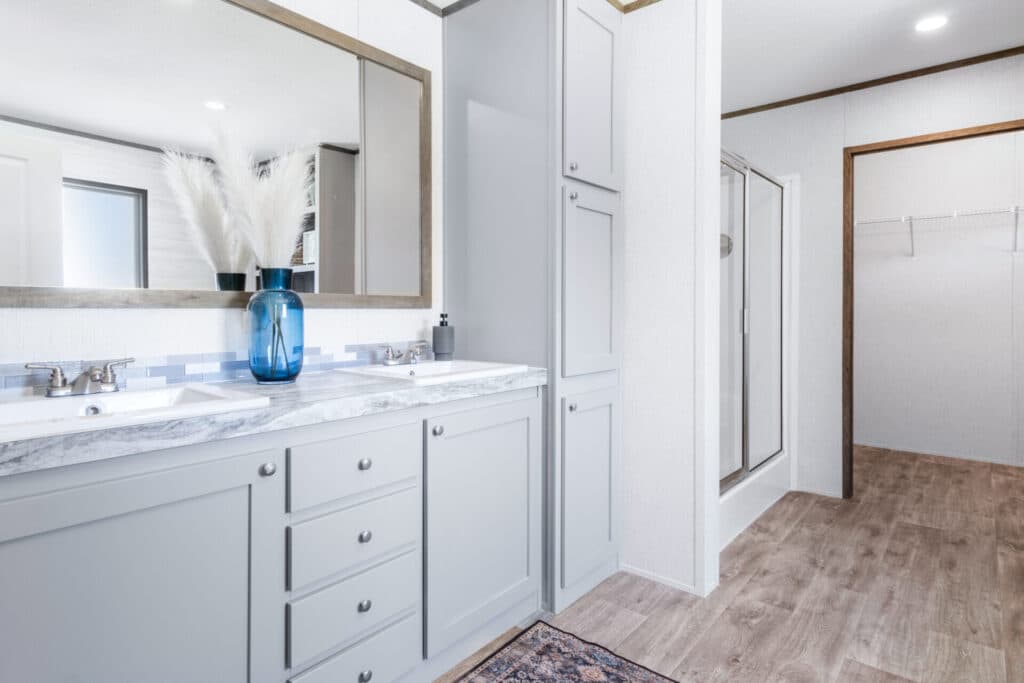 Big papa bathroom home features