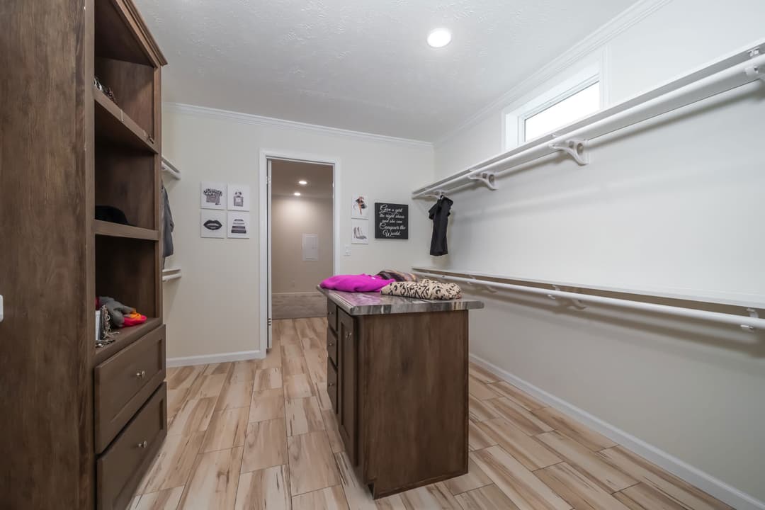 Kb-3249 interior home features