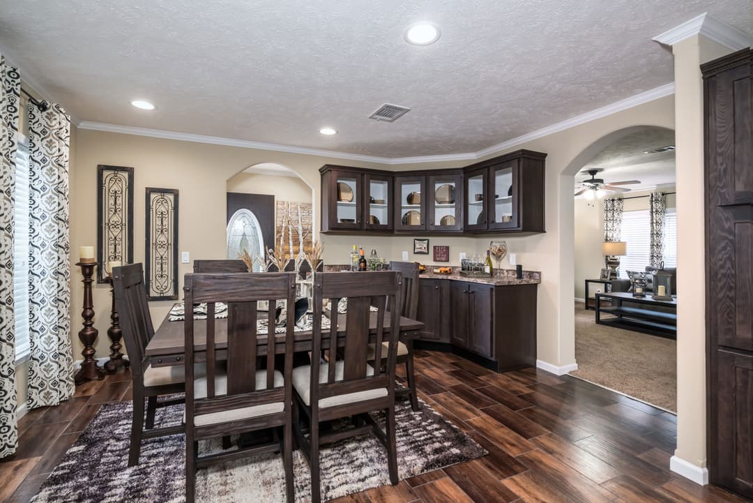 Kb-3241 interior home features