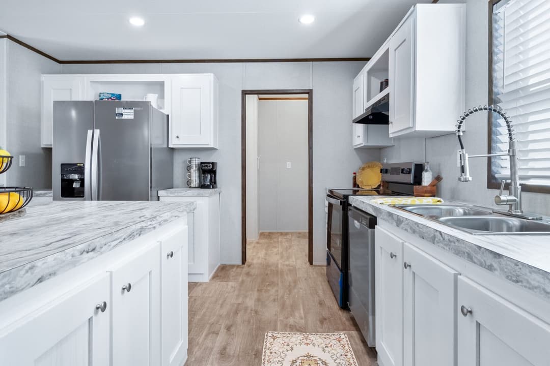 Rosewood doublewide bathroom home features