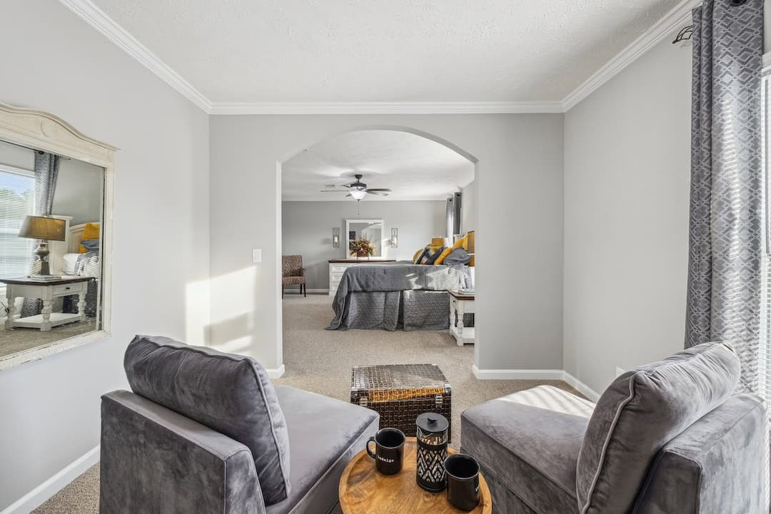 Md-43-32 bedroom home features