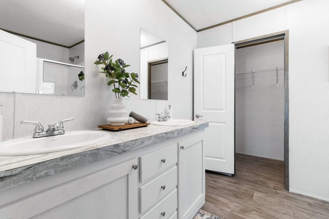 Panama doublewide bathroom home features