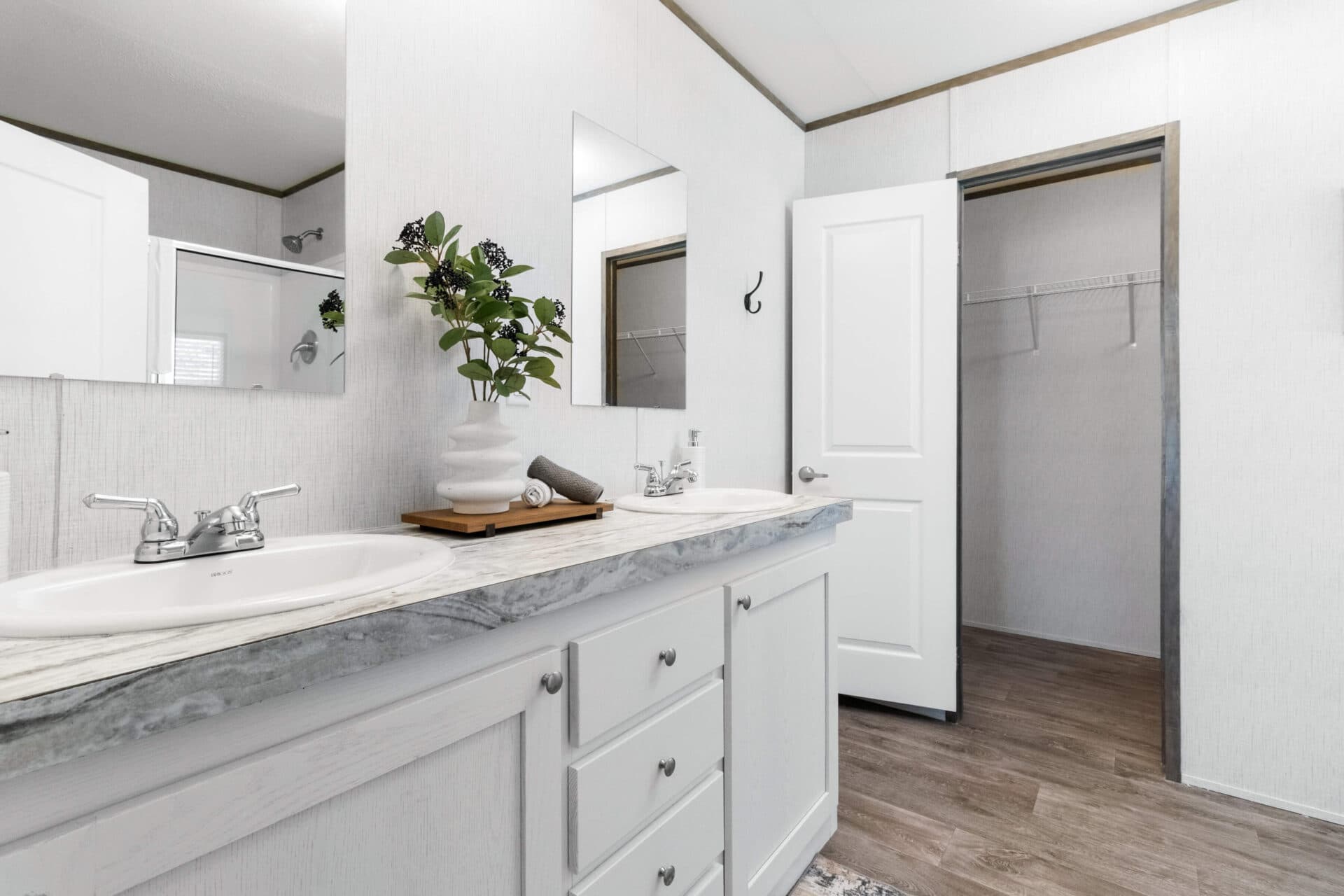Panama doublewide bathroom home features