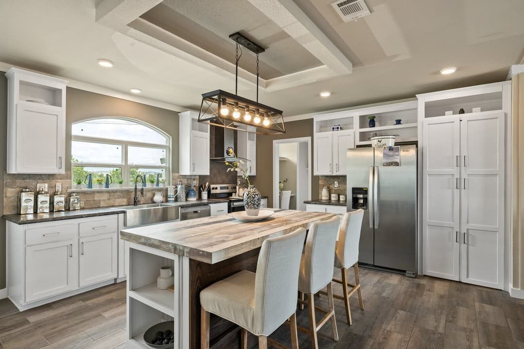 El rancho kitchen home features