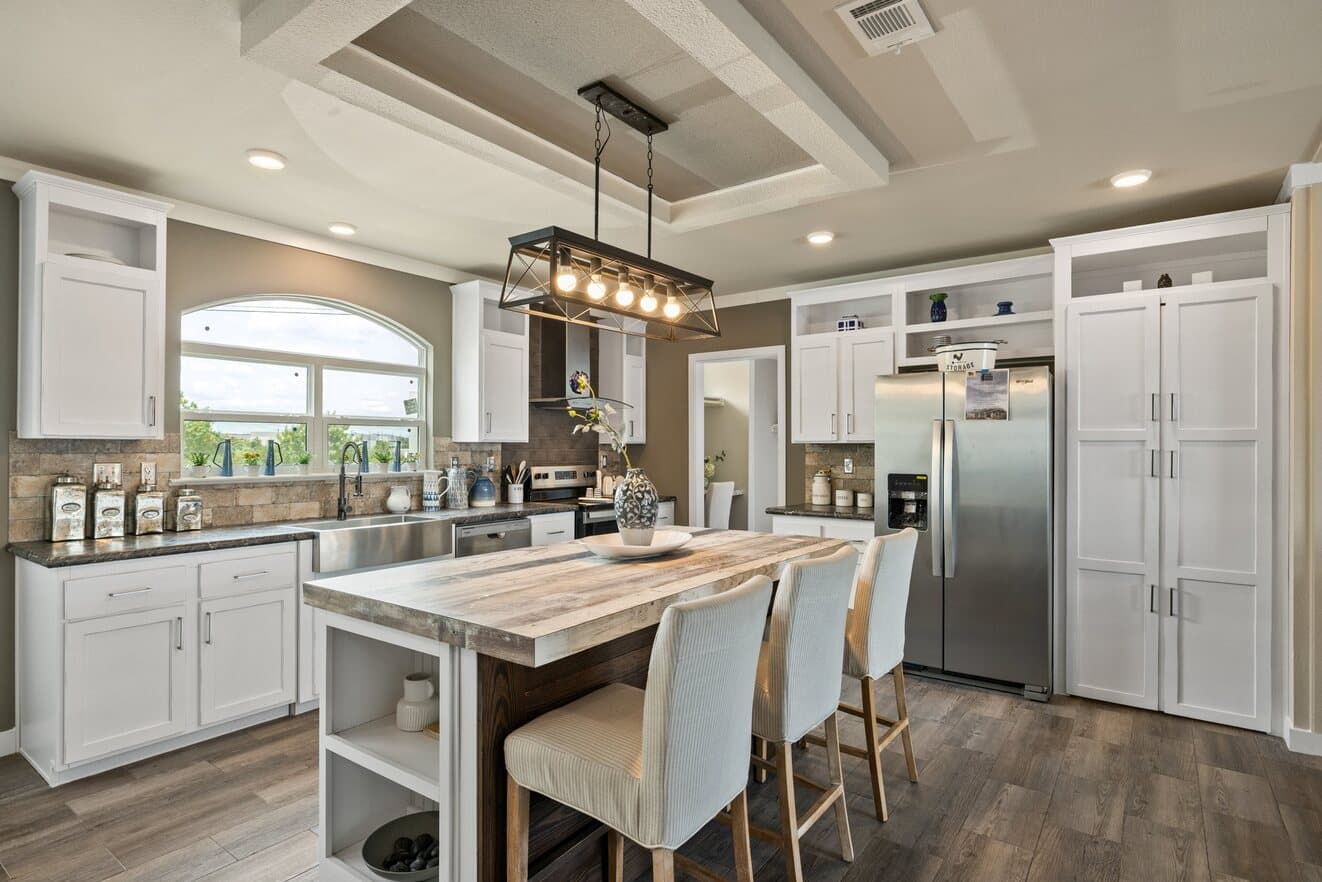 El rancho kitchen home features