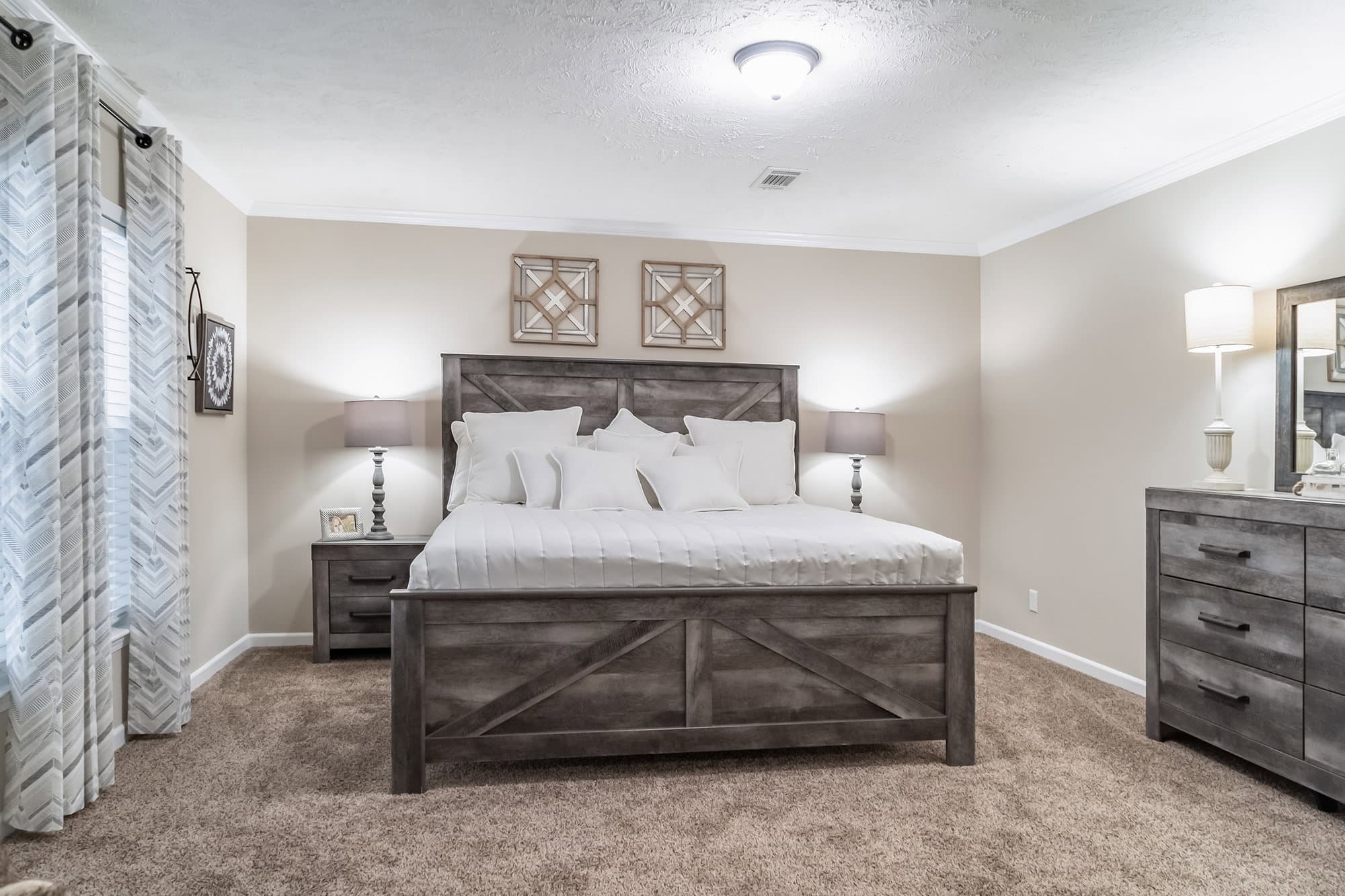 Kb-3245 bedroom home features