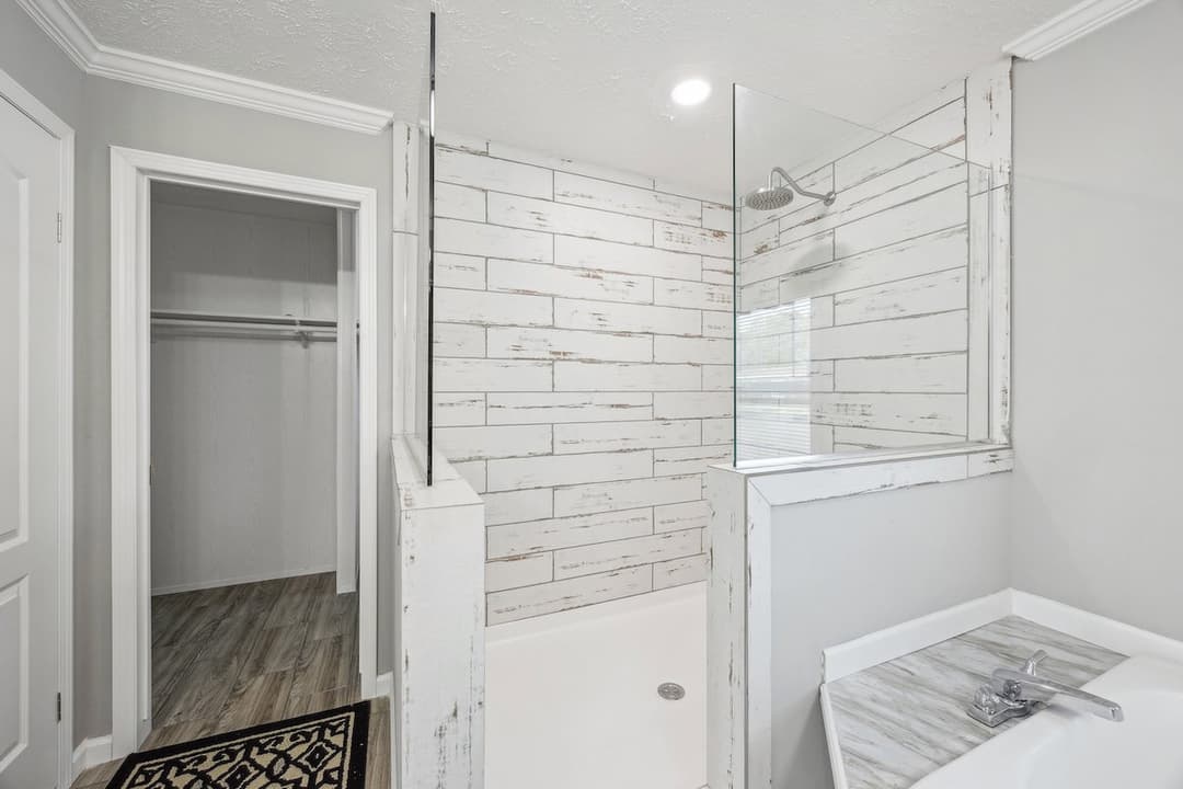 Md-43-32 bathroom home features