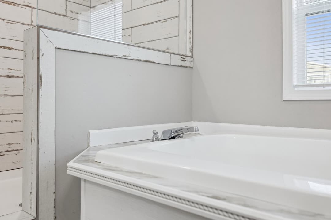 Md-43-32 bathroom home features