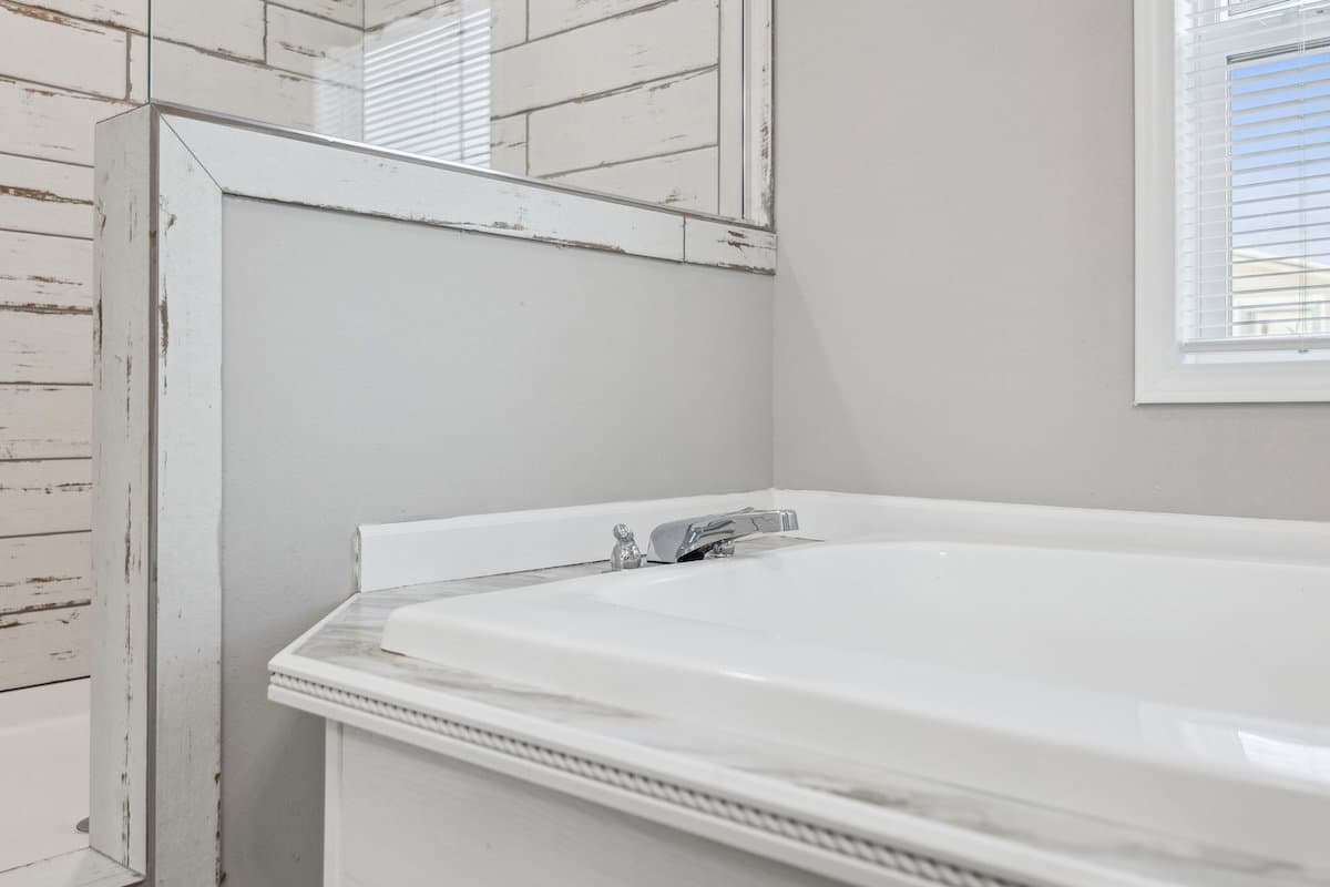 Md-43-32 bathroom home features