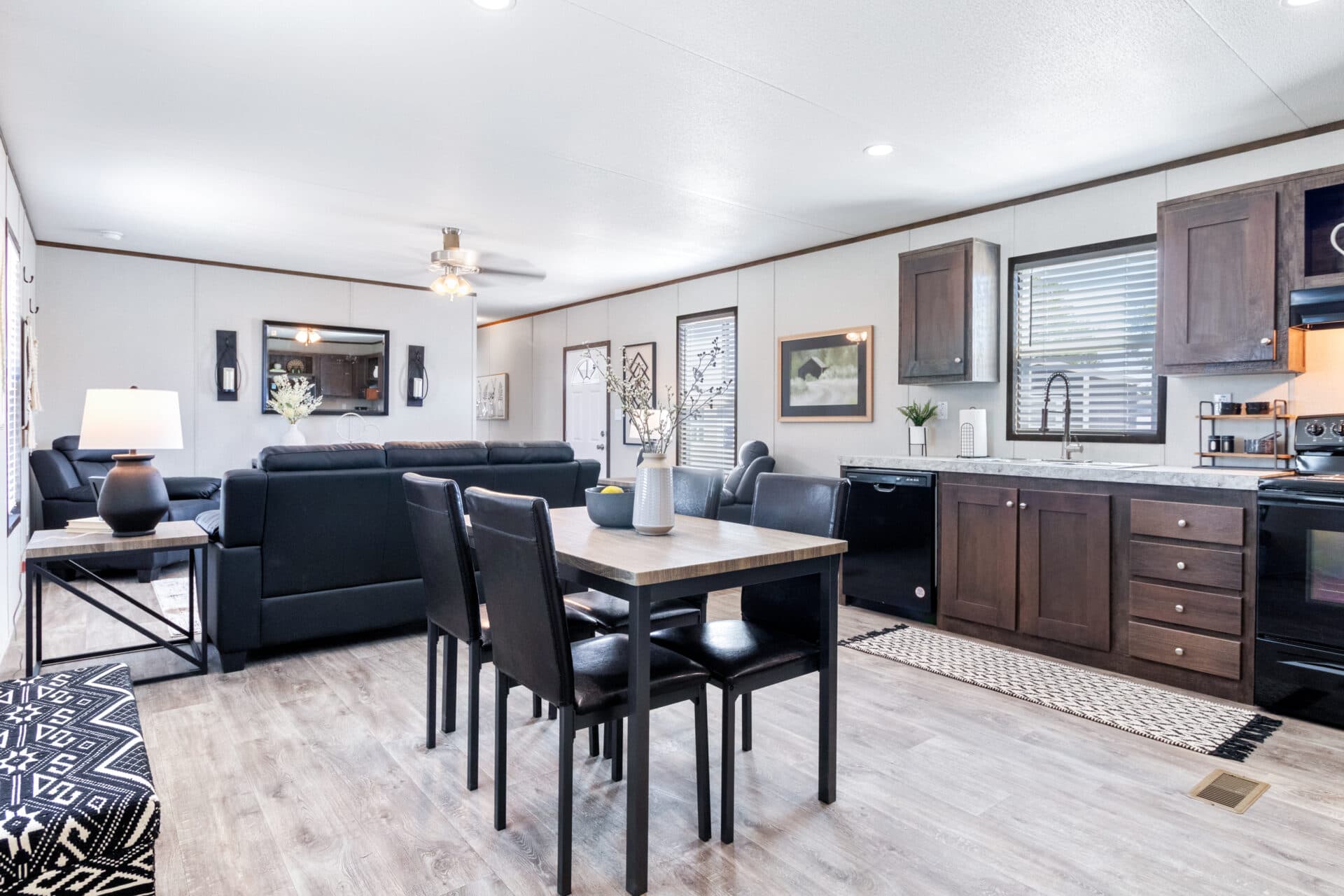 Tropic singlewide interior home features