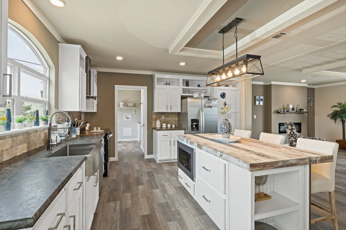 El rancho kitchen home features