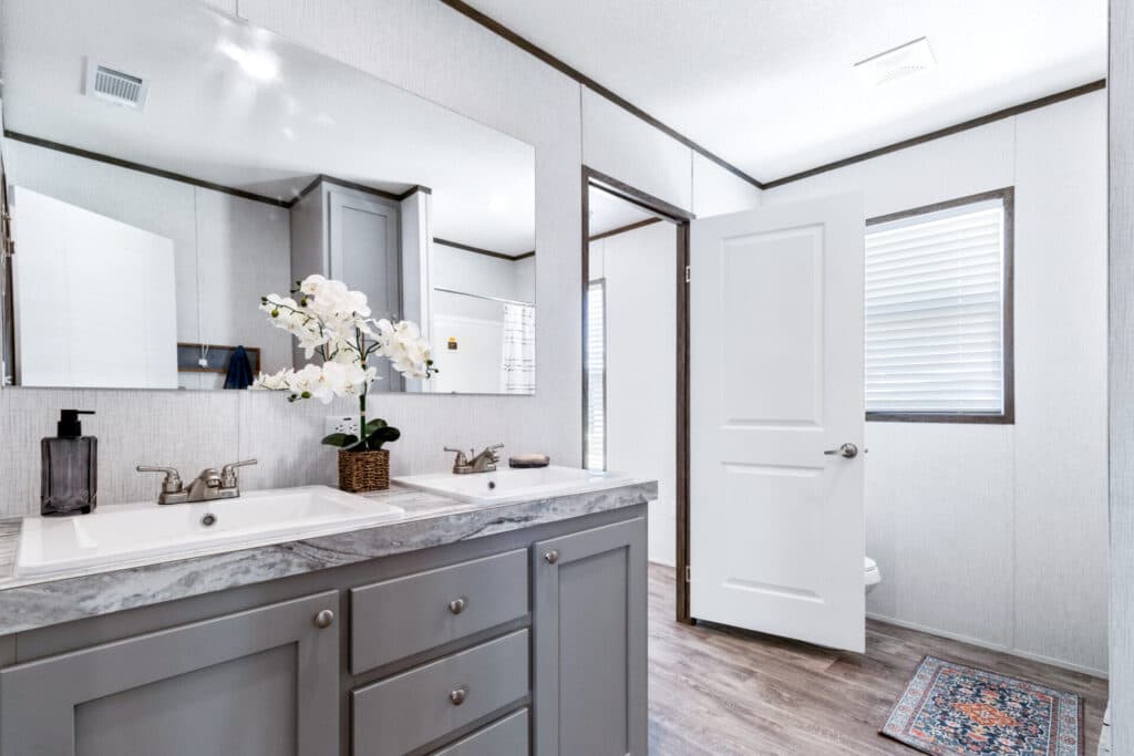 Big papa bathroom home features