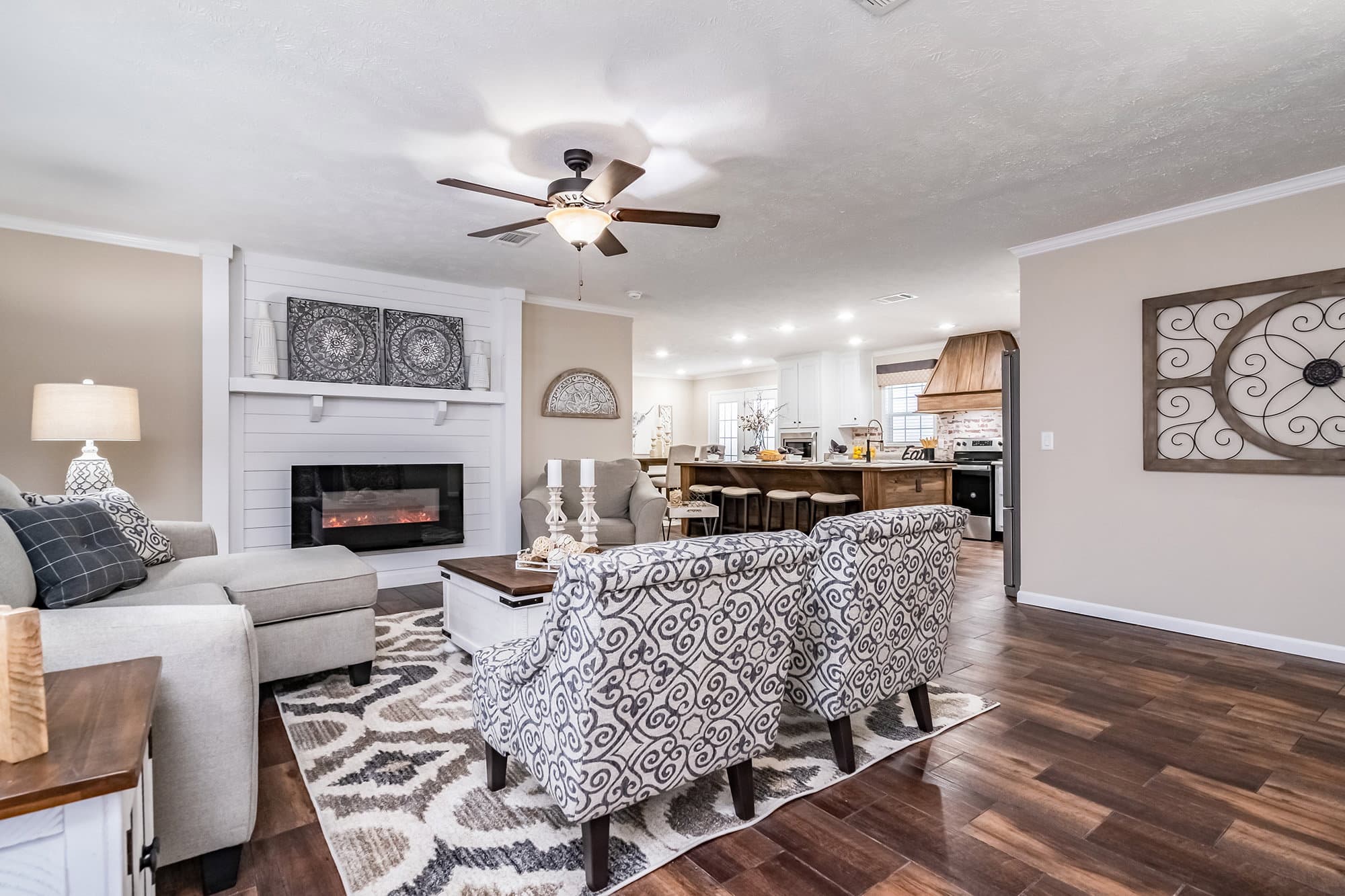 Kb-3245 interior home features