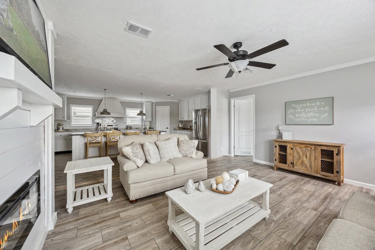 The achilles interior home features