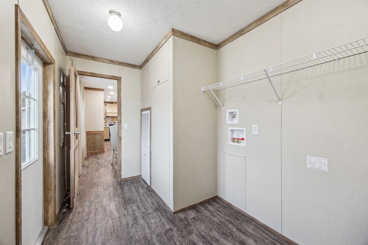 Md-26-32 interior home features