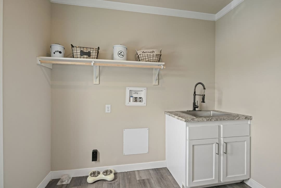 El rancho interior home features