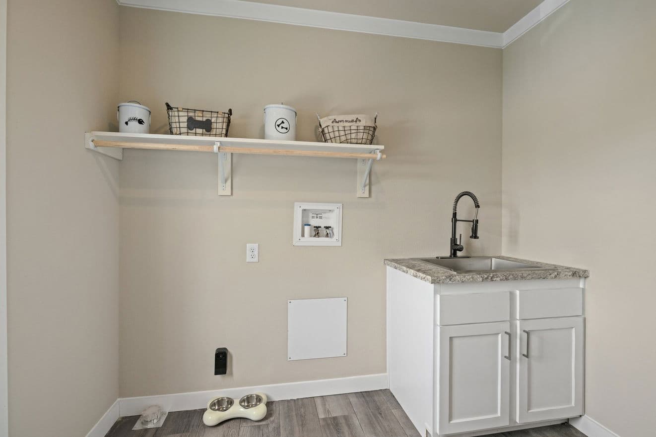 El rancho interior home features