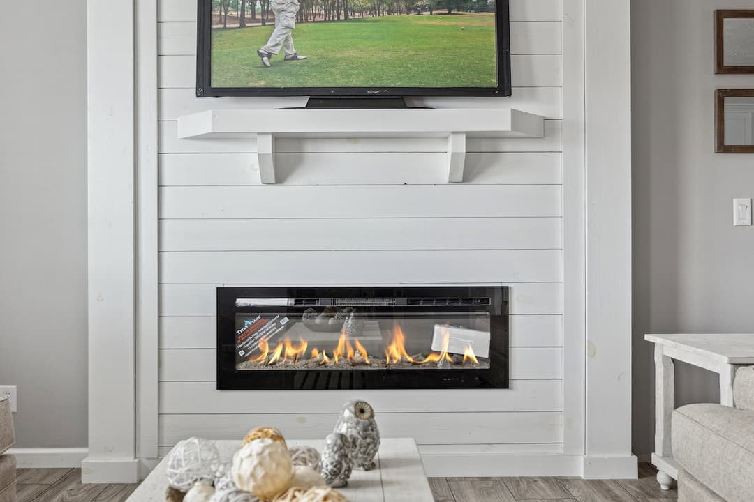 The achilles interior home features