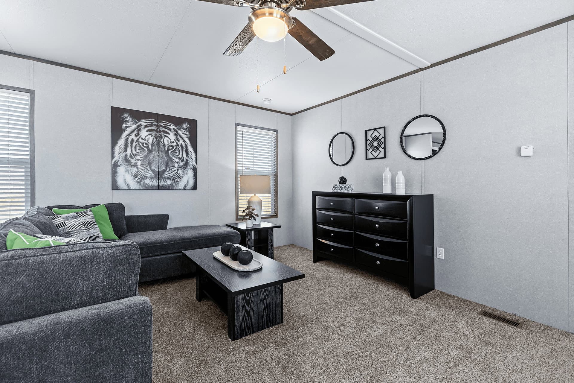 The cuatro 18x76 interior home features