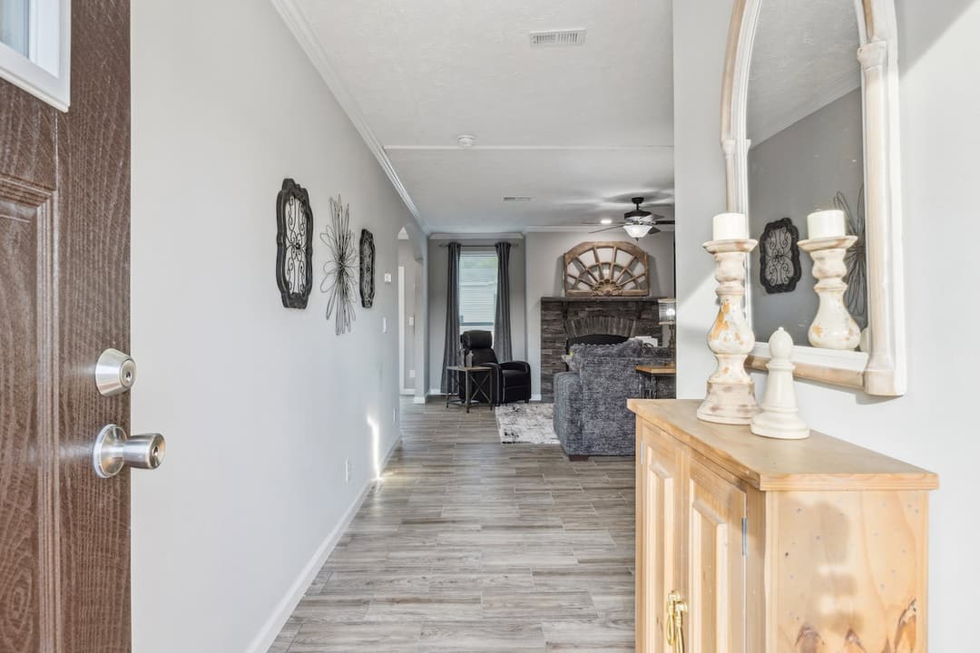 Md-43-32 interior home features