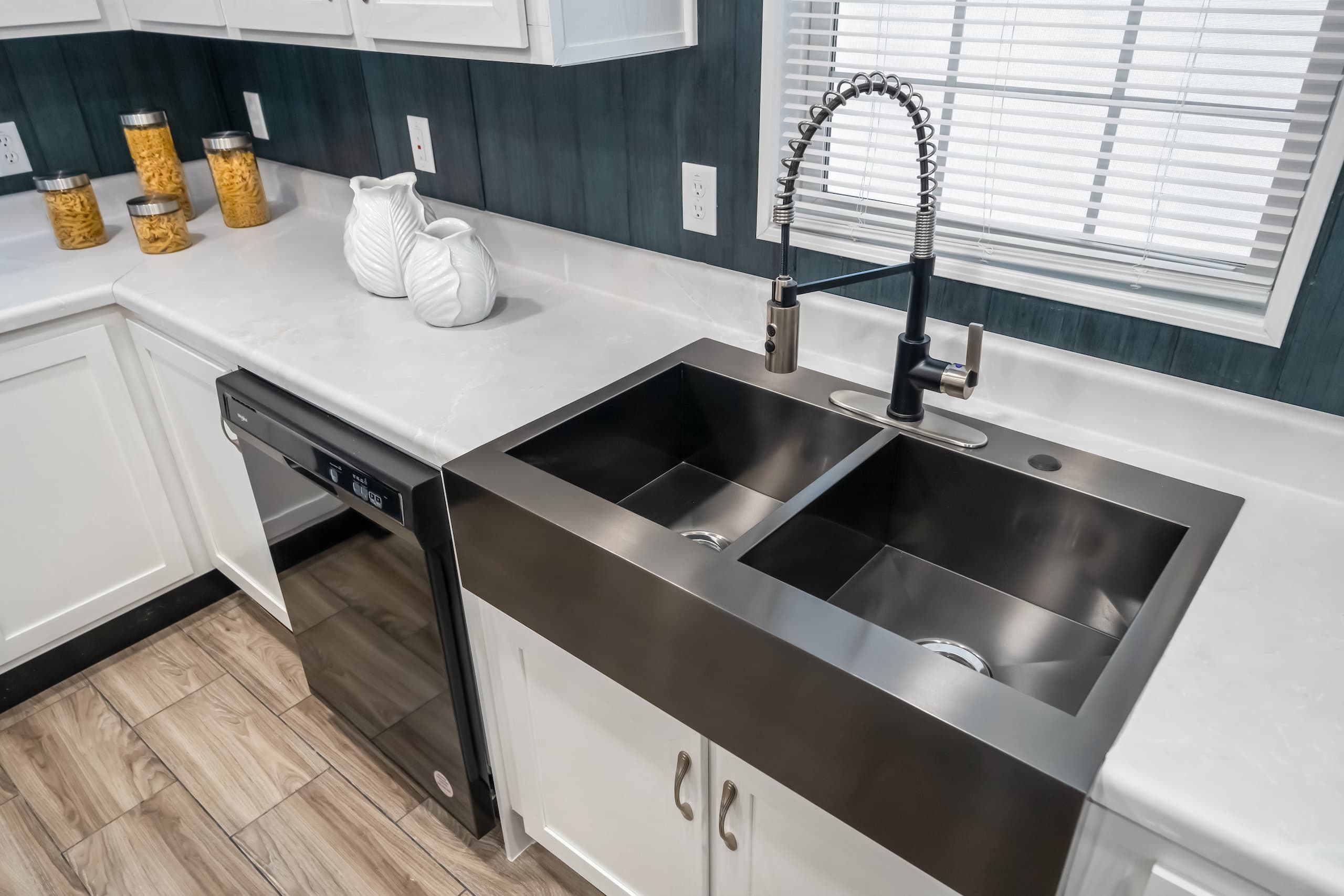 Md-50 kitchen home features