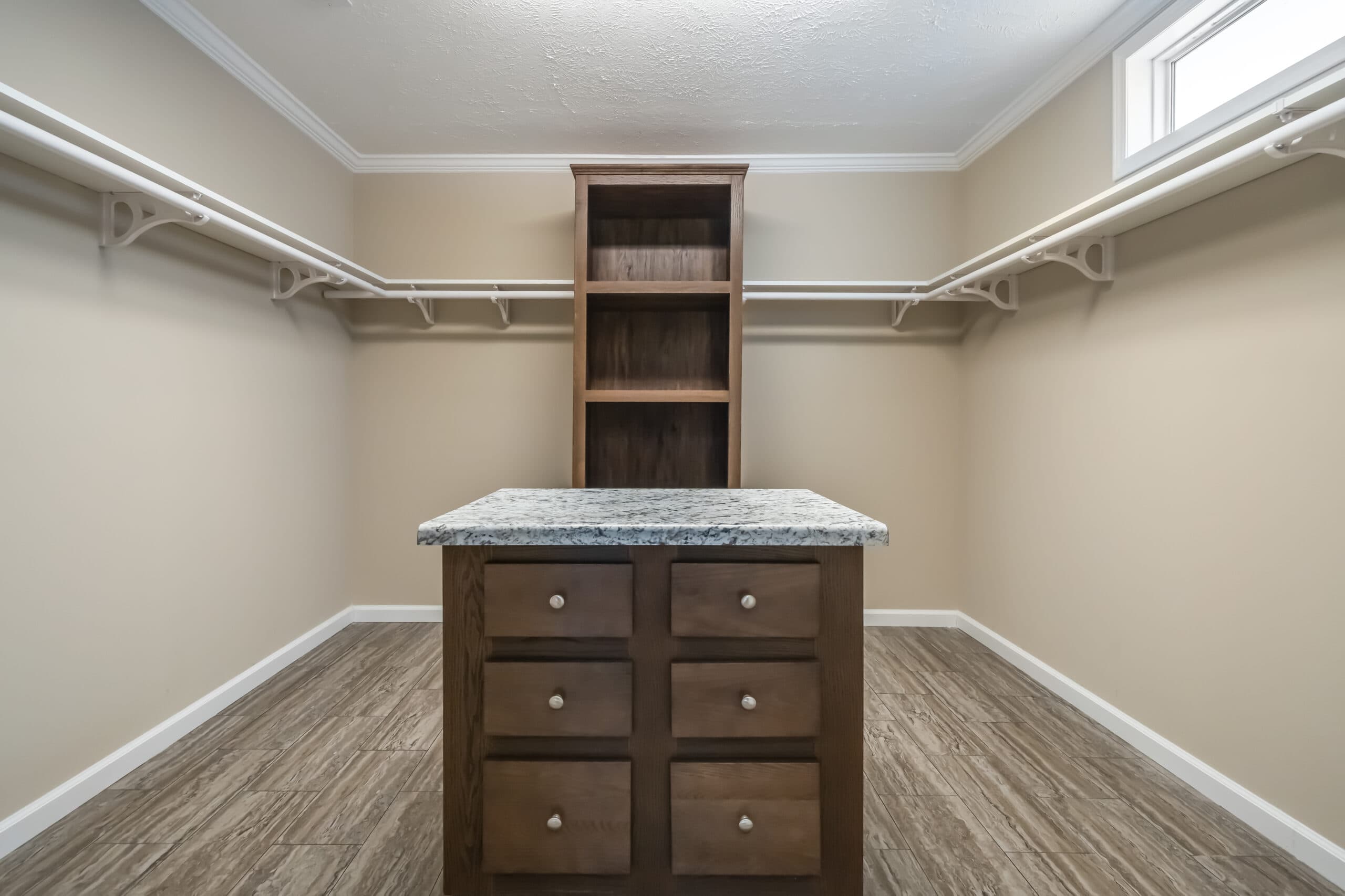 Kb-3248 interior home features