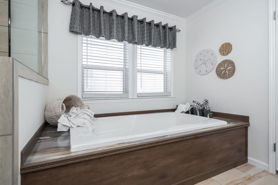 Kb-3249 bathroom home features