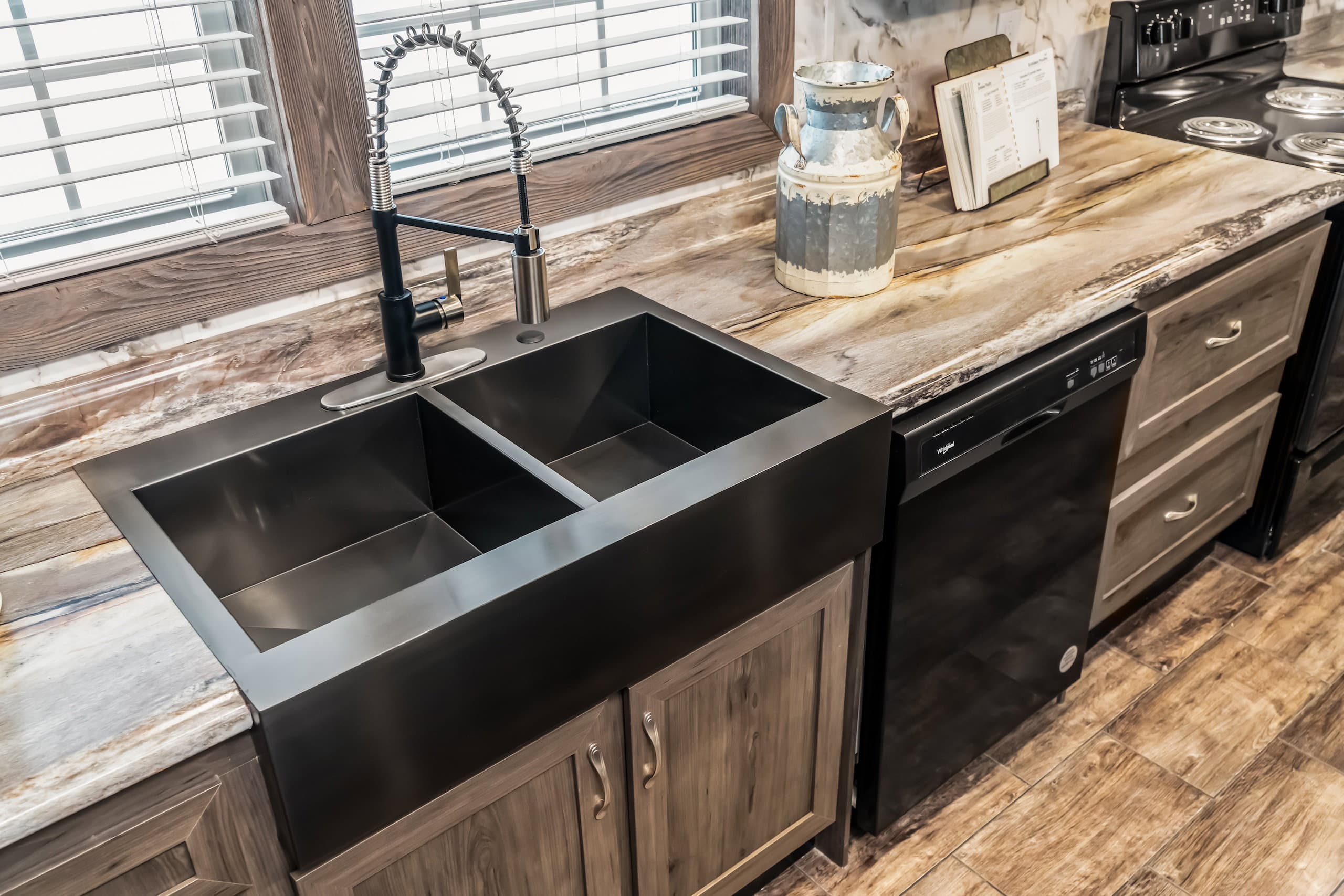 Md-44-32 kitchen home features