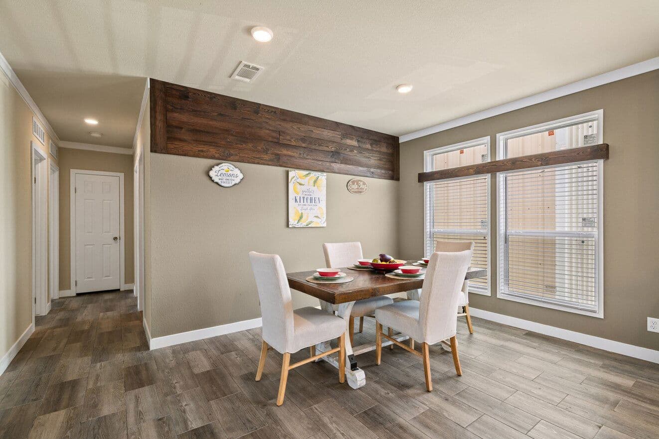 El rancho interior home features