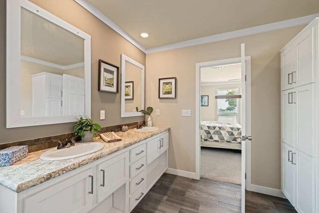 El rancho bathroom home features