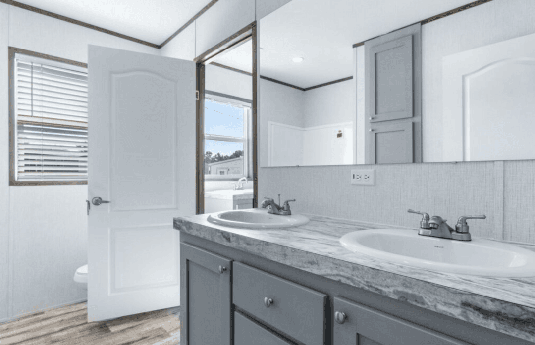 Hogan bathroom home features