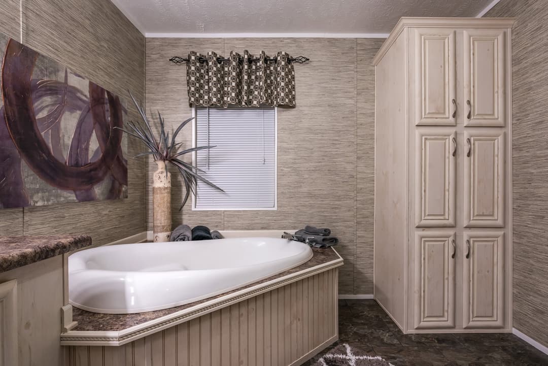 Md-38-32 bathroom home features