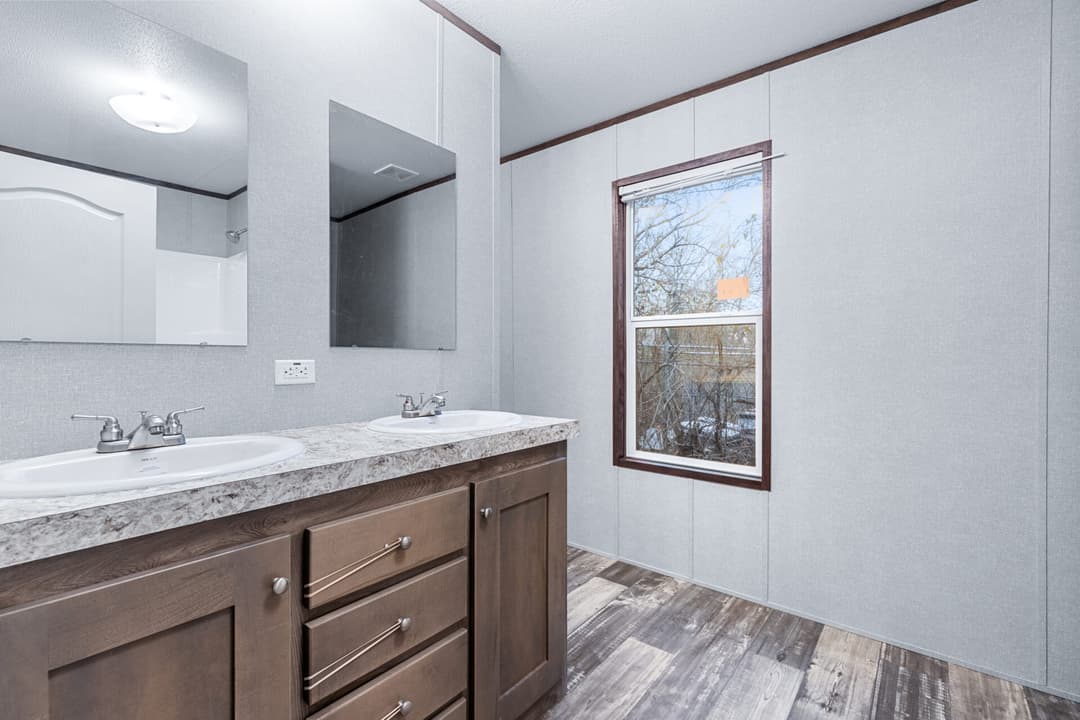 Atlantis 16x76 bathroom home features