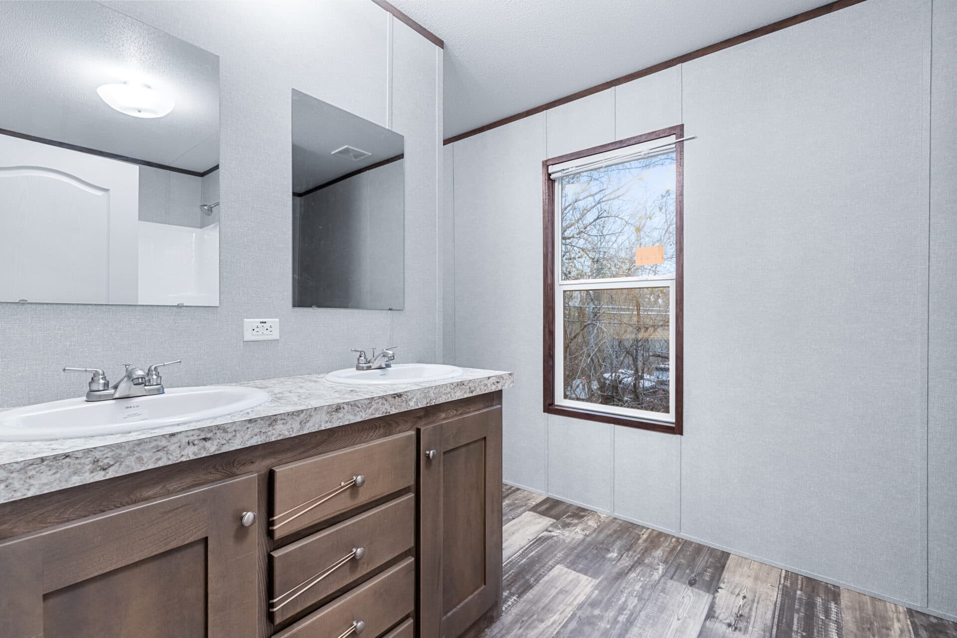 Atlantis 16x76 bathroom home features