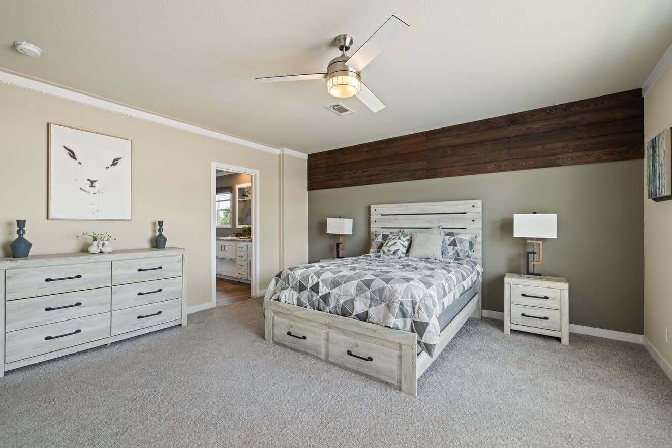 El rancho bedroom home features