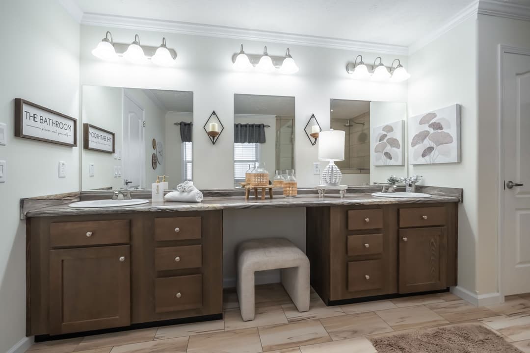 Kb-3249 bathroom home features