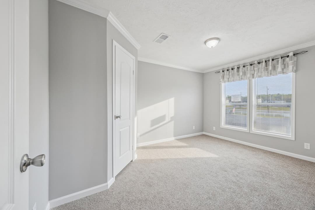 Md-43-32 bedroom home features